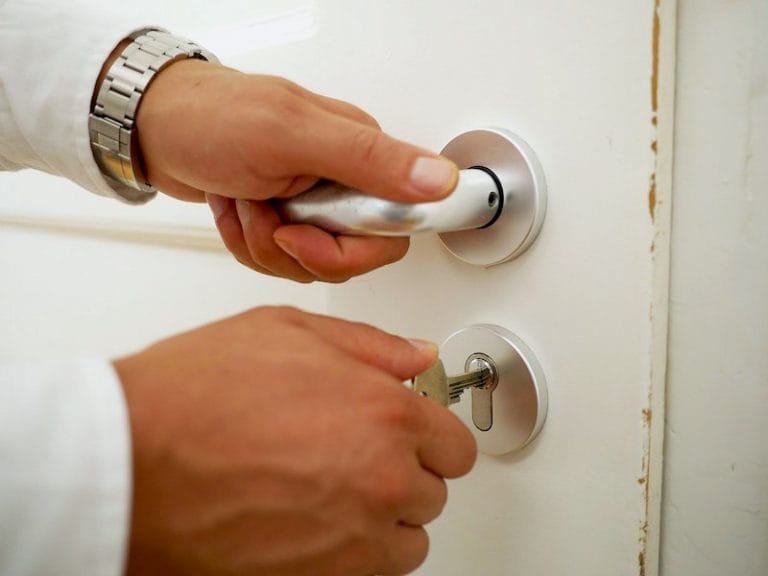 Commercial door locksmith